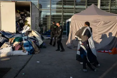 Paris : évacuation du campement devant le Samu social, des centaines sans solution
