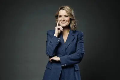 Pascale de La Tour du Pin prépare la matinale de BFMTV
