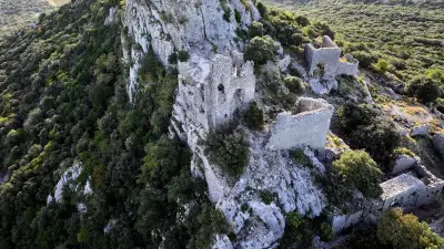 Pic Saint-Loup vu du ciel : la montagne des Montpelliérains et ses légendes