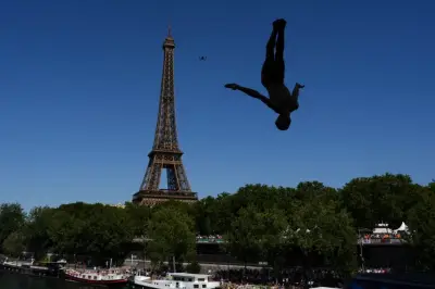 Plongeurs de haut vol : un spectacle à 20 mètres au-dessus de la Seine