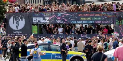 Pride à Hambourg: 300 000 manifestants après l'attentat de Berlin