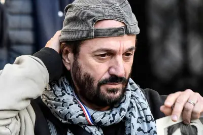 Présidentielle 2027 : Francis Lalanne lance sa campagne pour le Frexit