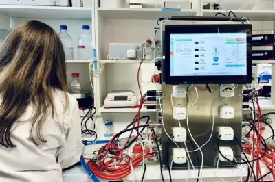 Recyclage enzymatique du plastique : une solution surestimée ?