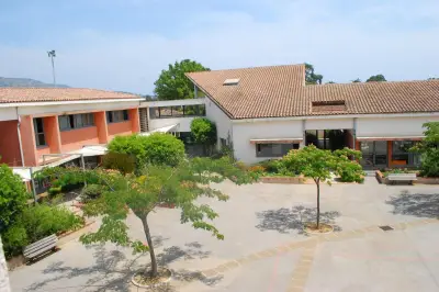 Rentrée scolaire 2026 à Bormes-les-Mimosas : horaires, cantine, périscolaire