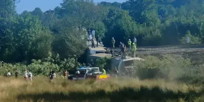 Royaume-Uni : un train déraille près de Brighton, pas de blessés graves