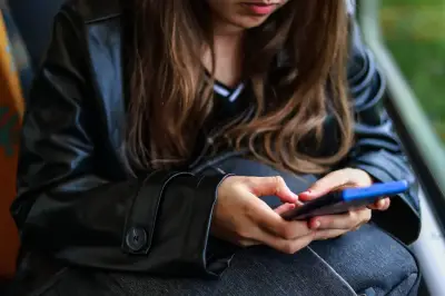 Réseaux sociaux : l'interdiction aux moins de 15 ans censurée