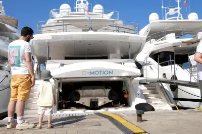 Saint-Tropez : feu maîtrisé sur un yacht, le port salue la réactivité