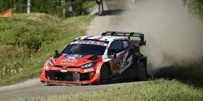 Sébastien Ogier et son copilote indemnes après une sortie de route