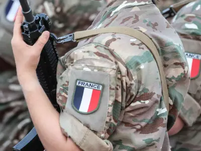 Soldats français visés par une procédure disciplinaire pour un drapeau suprémaciste