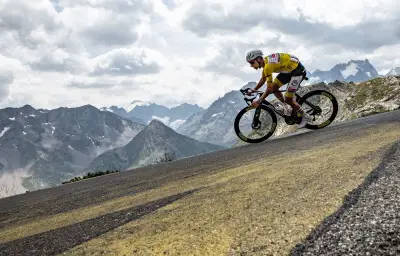 Tadej Pogacar officialise sa participation à la Vuelta 2026