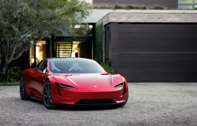 Tesla Roadster : le feuilleton de 10 saisons continue