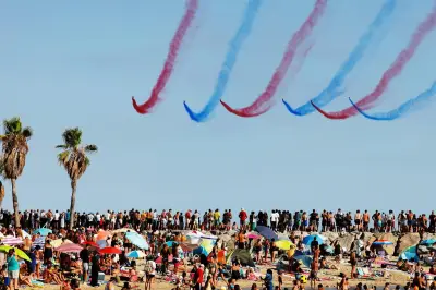 À Toulon, la Patrouille de France émerveille les plages du Mourillon