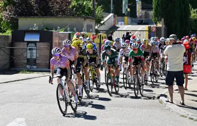 Tour de France femmes : Ferrand-Prévot abandonne, Niewiadoma en jaune