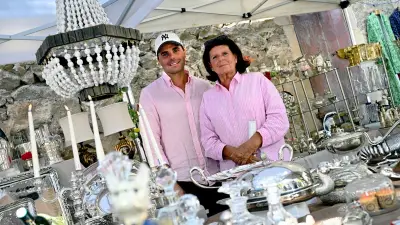 Trois générations d'antiquaires Crépy à la foire de Barjac