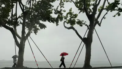Typhon Dolphin : alerte rouge en Chine, 99 000 évacuations