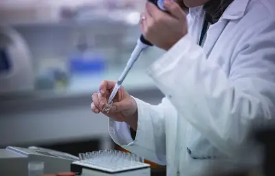 Vaccin ARNm contre le mélanome : résultats positifs de phase 3 pour Merck et Moderna