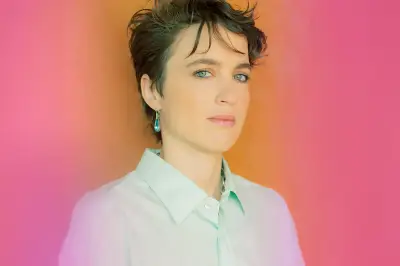 « Viser juste » : Adèle Haenel surprend et émeut avec son premier livre