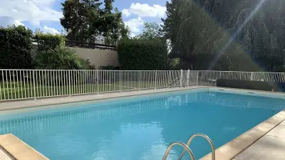 Vol à la piscine d'un hôtel de Montpellier : un sac dérobé, la voiture vidée