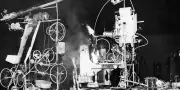 1960 : la performance incontrôlable de Jean Tinguely embrase le MoMA