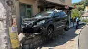 Accident à Saint-Jean-du-Pin : deux enfants blessés, voiture sur un muret