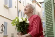 Agnès b. ouvre sa boutique à Saint-Tropez et défend la mode durable