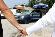 Antibes : mère et fils retrouvent le moral après 6 mois dans leur voiture