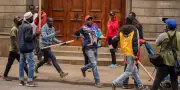Au Kenya, les « goons » payés pour semer le chaos dans les meetings politiques