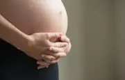 Australie : une mère porteuse donne naissance à des jumeaux de parents différents