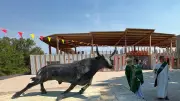 Barraïé : la statue bénie au théâtre des Arènes à Entre-Vignes