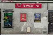 Bars-tabacs : quart de blanc, Dalida et jeux à gratter