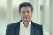 Biopic de Joe Dassin : Jonathan dévoile les projets à Nice