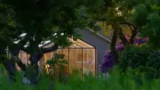 Brésil : une maison construite avec 8 000 bouteilles en verre
