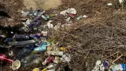 Béziers : Benoit Schumann alerte sur des tonnes de déchets aux abords de l'A9 et l'A75