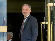 Candidature à Paris : Emmanuel Grégoire, la revanche du déchu
