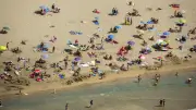 Canicule à La Grande-Motte : des touristes pas toujours bien équipés