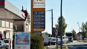 Carburants : TotalEnergies prolonge le plafonnement, menace sur une taxe