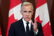 Carney refuse l'accord de Trump et riposte : le Canada et les États-Unis en guerre commerciale