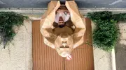 Carton recyclé : les sculptures monumentales de Teddy Ted Frac