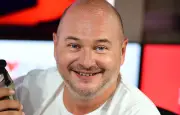 Cauet fait son retour sur Europe 1 avec une nouvelle émission