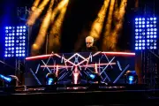 Cerrone enflamme les Sablettes à Menton pour la Nuit du Soleil