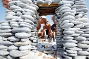 Championnat du monde de châteaux de galets à Villeneuve-Loubet