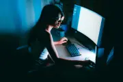 ChatGPT, Roblox et Reddit sous contrôle renforcé dans l'UE