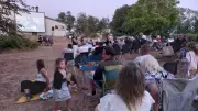 Cinéma en plein air à Montclar : plus de 80 spectateurs