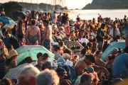 Éclipse au Brusc : plus de 10 000 personnes, la Ville s'adapte en urgence