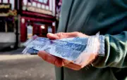 Éclipse du 12 août : les lunettes de protection manquent, polémique