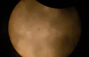 Éclipse : l'ISS photographiée devant le Soleil par la NASA