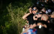 Éclipse : pénurie de lunettes, distribution et spéculation à Paris
