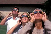 Éclipse solaire : 147 lésions rétiniennes en 1999