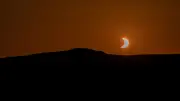 Éclipse solaire : Francis Rouffiac guide 20 participants sur l'Aubrac