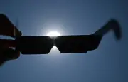 Éclipse solaire : Tondelier dénonce un fiasco et les inégalités